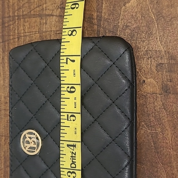 NWOT Badgley Mischka Black & Gold Quilted Wristlet Bag Purse Women's - Picture 6 of 7